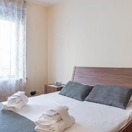 Guesthost - Break Apartment *